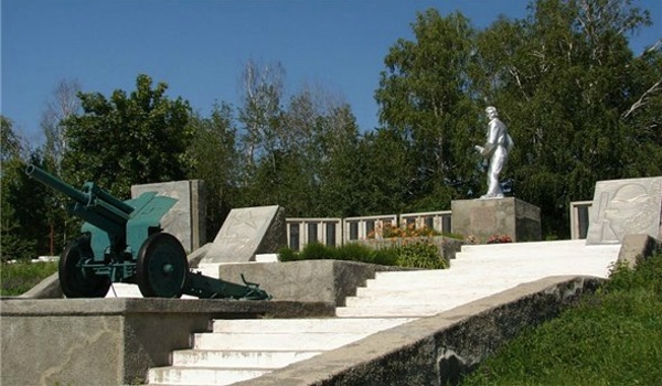 Скульптура артиллериста младшего лейтенанта Николая Загорского.