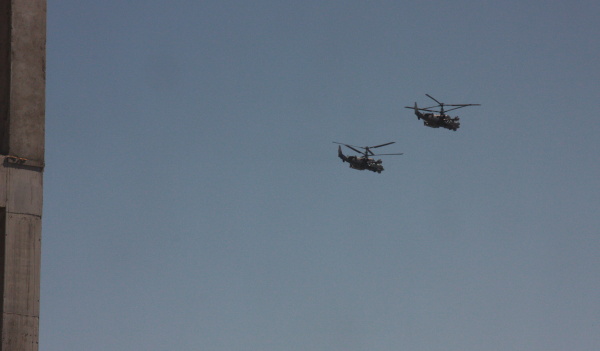 Над Воронежем пролетели военные вертолеты.