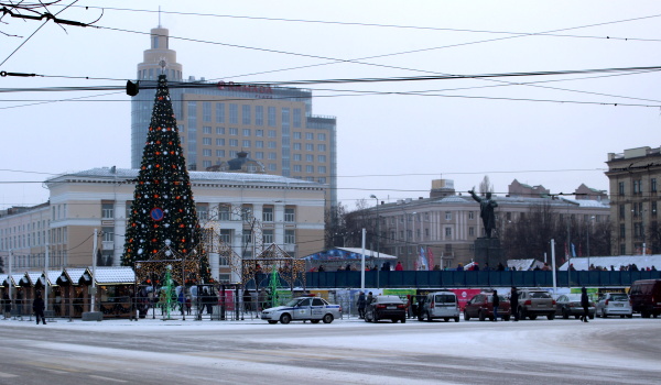 Новогодние развлечения на площади Ленина.