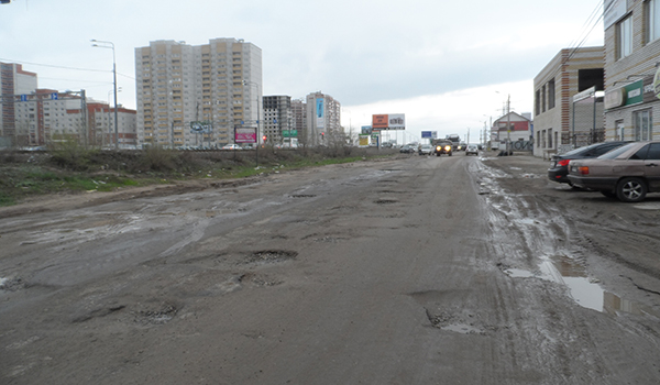 Вот такой до ремонта была дорога в микрорайон Подгорное.