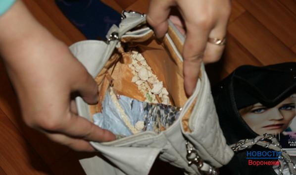Наркотическое вещество нашли в сумочке женщины
