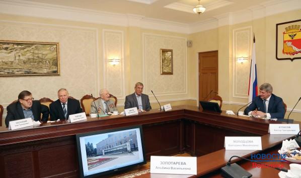 Мэр Александр Гусев встретился с почетными гражданами Воронежа.