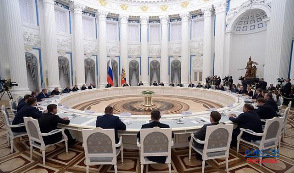 Владимир Путин встретился с главами регионов.
