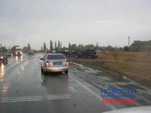 Автобус из Воронежа перевернулся в Ростовской области.