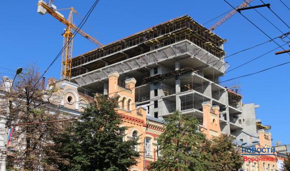 Жители исторического дома в Воронеже не могут спать ночами из-за строительства отеля Marriott 