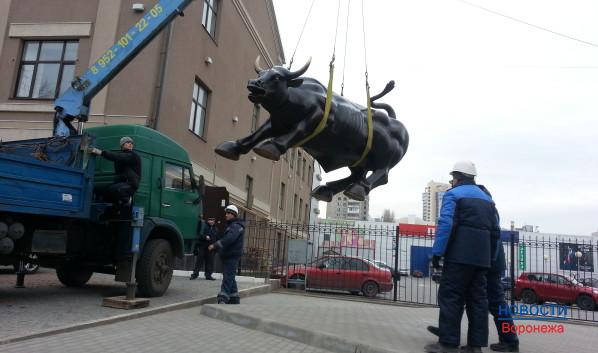 С улицы Карла Маркса убрали статую быка.