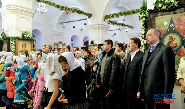 Алексей Гордеев встречает Рождество в воронежском храме.