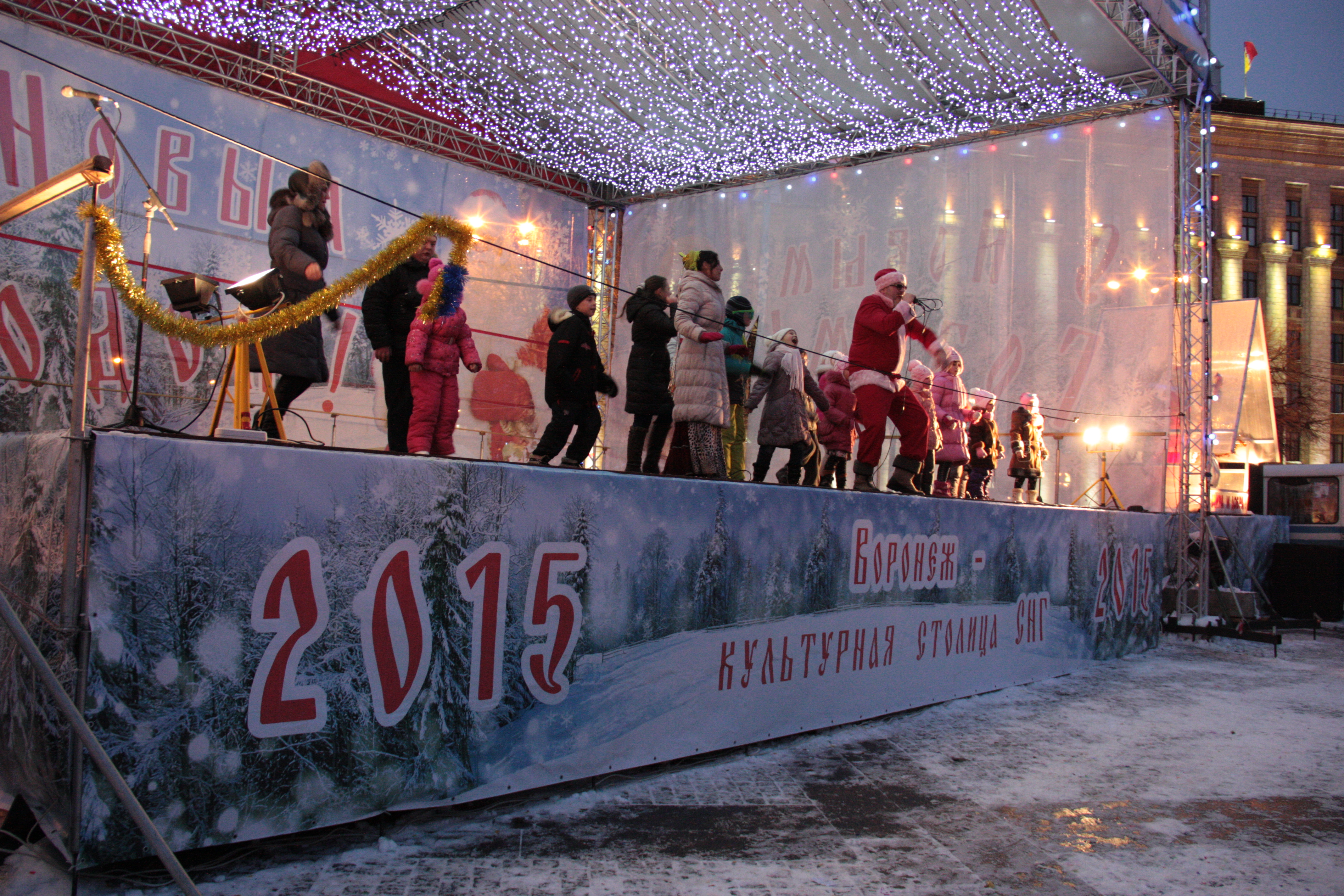 На сцене «Воронеж — культурная столица СНГ» устроили необычную дискотеку.