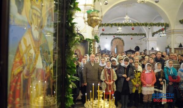 Владимир Путин на Рождество в воронежском храме.