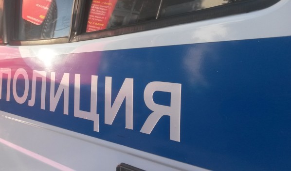 Полицейские задержали подозреваемых.