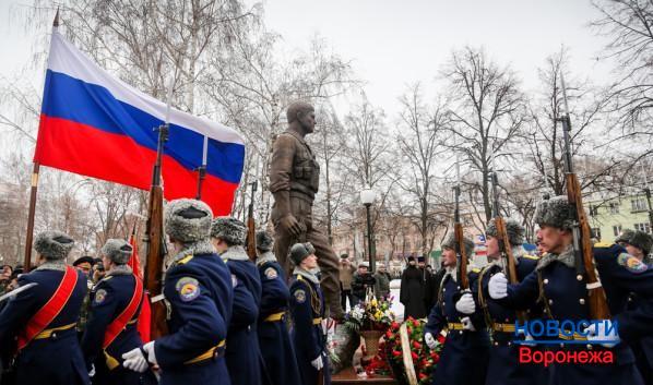 Торжественное возложение венков и цветов к памятнику воинам-интернационалиста.