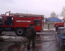 Пожарные потушили дом на улице Чайковского.