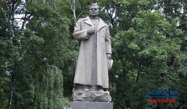 Памятник Николаю Ватутину.