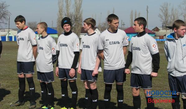 Детская футбольная команда «Елань» спортклуба «Елань» из Елань-Колено, над которым шефствует УГМК.