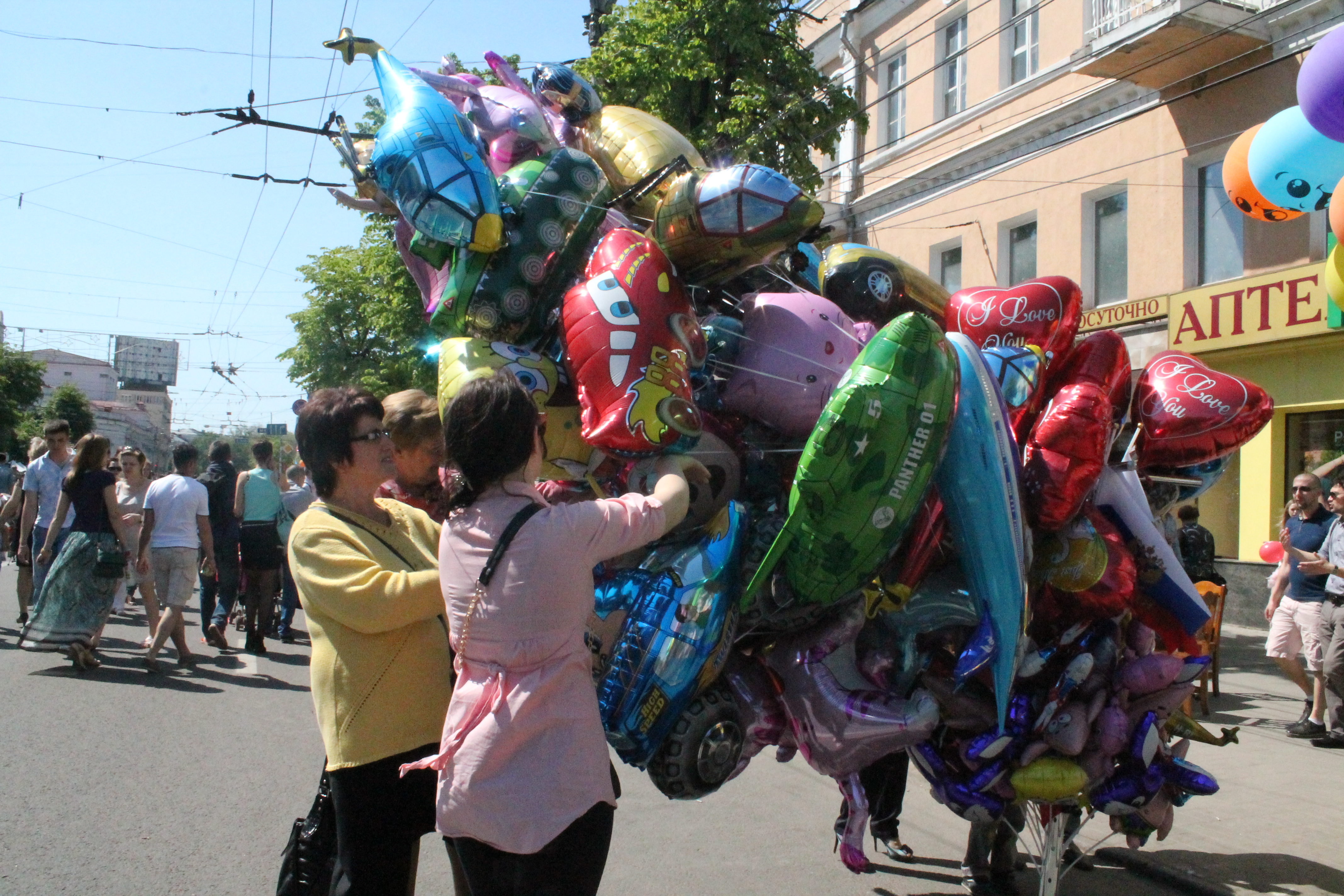 В городе на День Победы организуют праздничную торговлю.