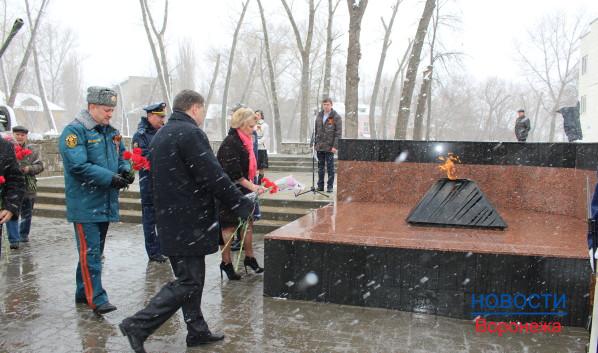 У Вечного огня рядом с Музеем-диорама школьники заступили на Вахту Памяти.