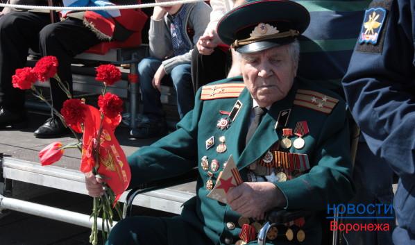 На площади Ленина прошел парад к 70-летию Победы.