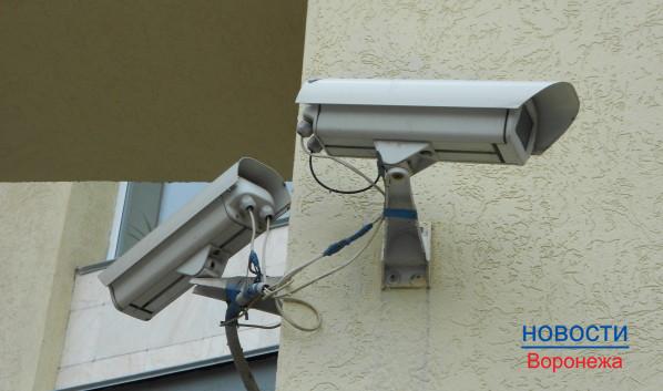 Камеры наблюдения обеспечивали безопасность жителей многоэтажки.