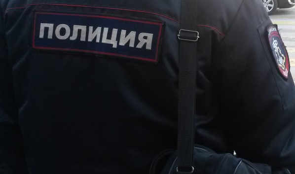 Воронежский полицейский попал в ДТП во дворе своего дома.