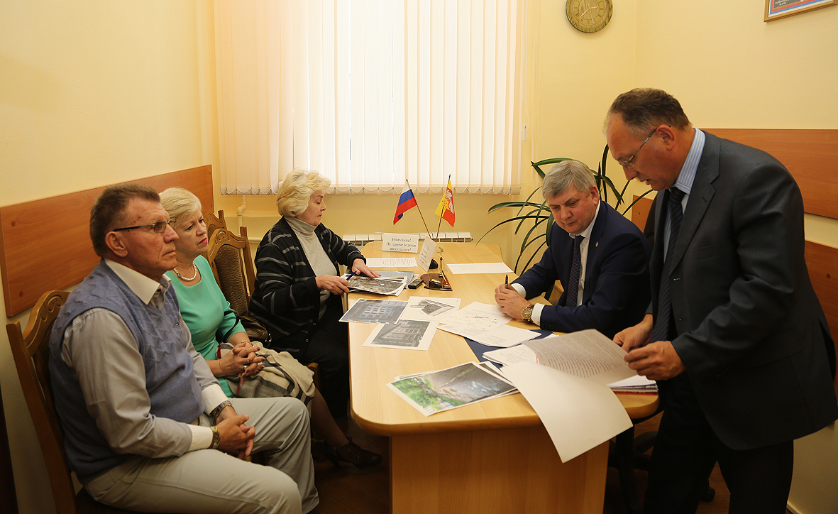 Воронежцы пришли на прием к мэру Александру Гусеву.