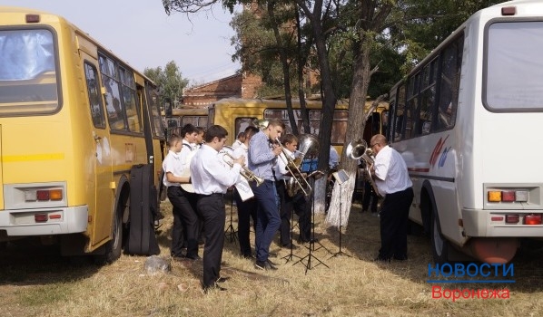 Музыкальные коллективы приехали из 13 районов области.