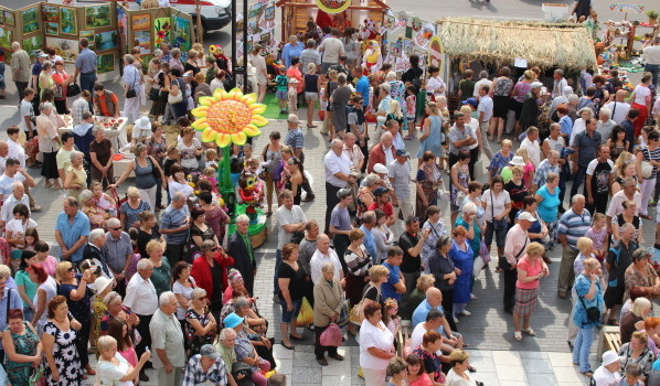 Воронежцы отпраздновали первый День рождения главного рынка города.