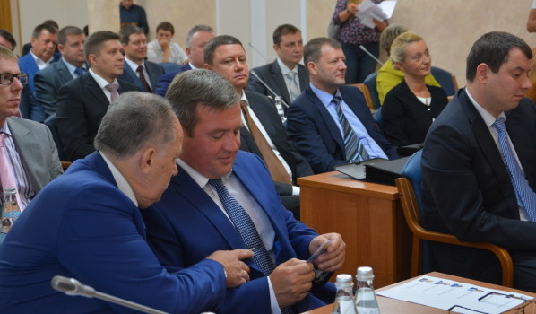 Вручение удостоверений депутатам горДумы четвертого созыва.