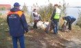 МЧСовцы и добровольцы убрали набережную.