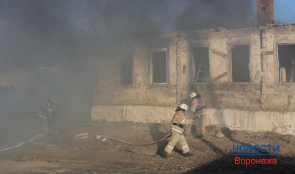 Воронежец спас мужчину из горящего дома.