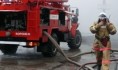 Пожар приехали тушить сразу 12 пожарных машин.