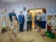 Авдотья Смирнова посетила воронежский детсад с группами детей-аутистов.