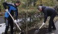 Мэр Александр Гусев принял участие в субботнике.