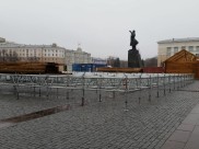 На площади Ленина собирают катки.