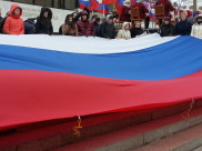 На митинг в День народного единства собрались тысячи горожан.