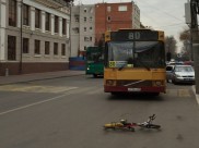 Водитель маршрутки сбил девочку.
