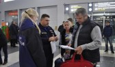 В аэропорту туристов встречали специалисты МЧС.