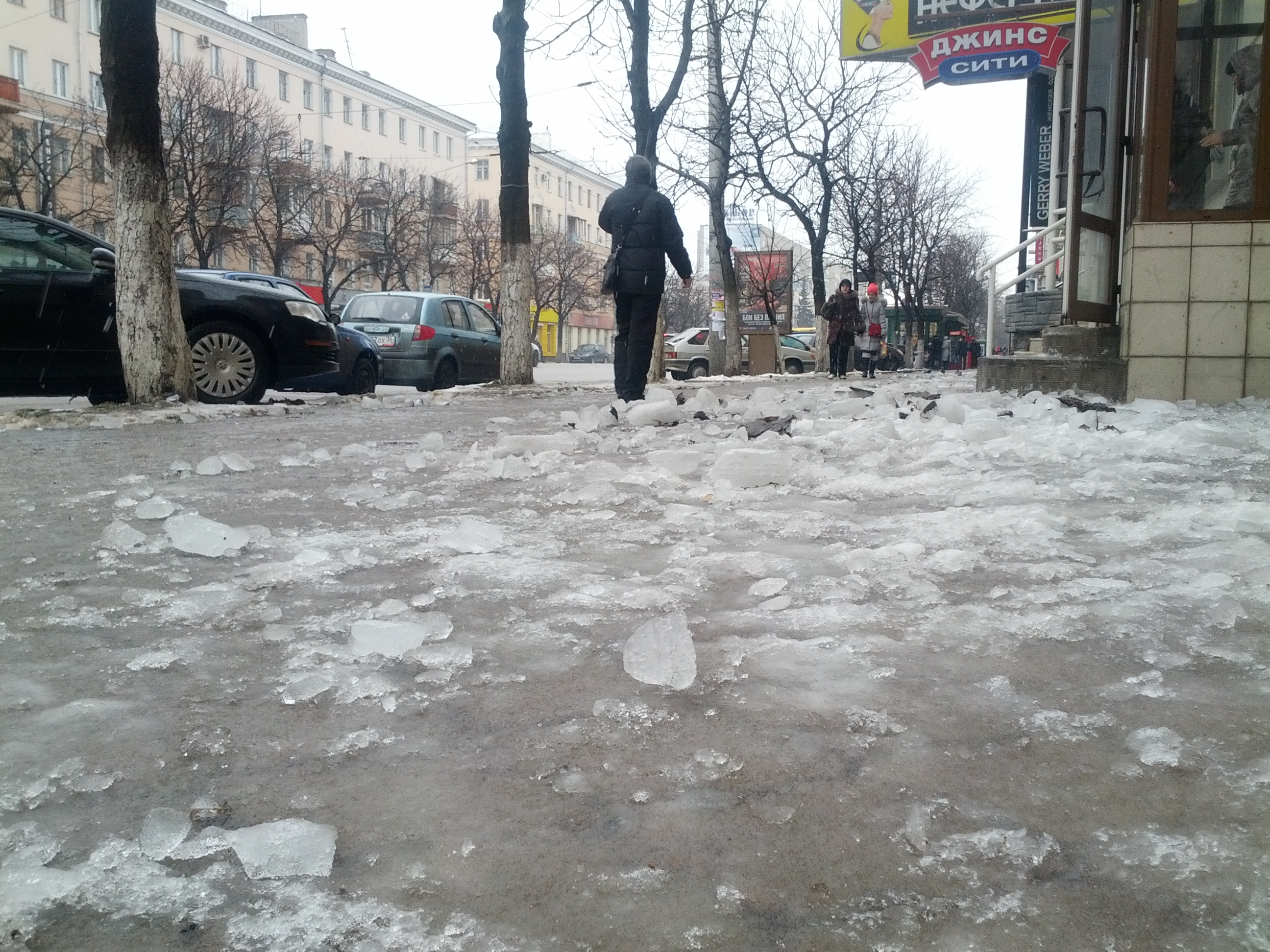 Гололед в ростове на дону сегодня. Лед в Воронеже на улице. Гололед в Воронеже сегодня.