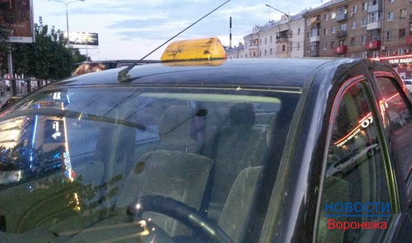 В Воронеже у таксиста угнали машину.