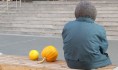 Государство заключает с малоимущими социальные контракты.