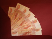 Страж порядка получил крупную взятку.