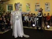 Детям из воронежских интернатов показали новогодние сказочные представления.