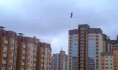 Мужчина прошел по канату, натянутому между десятиэтажками.