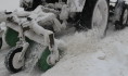 Коммунальщики убирают снег в Воронеже.