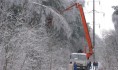 Из-за непогоды без электричества остались 1,2 тысячи человек.