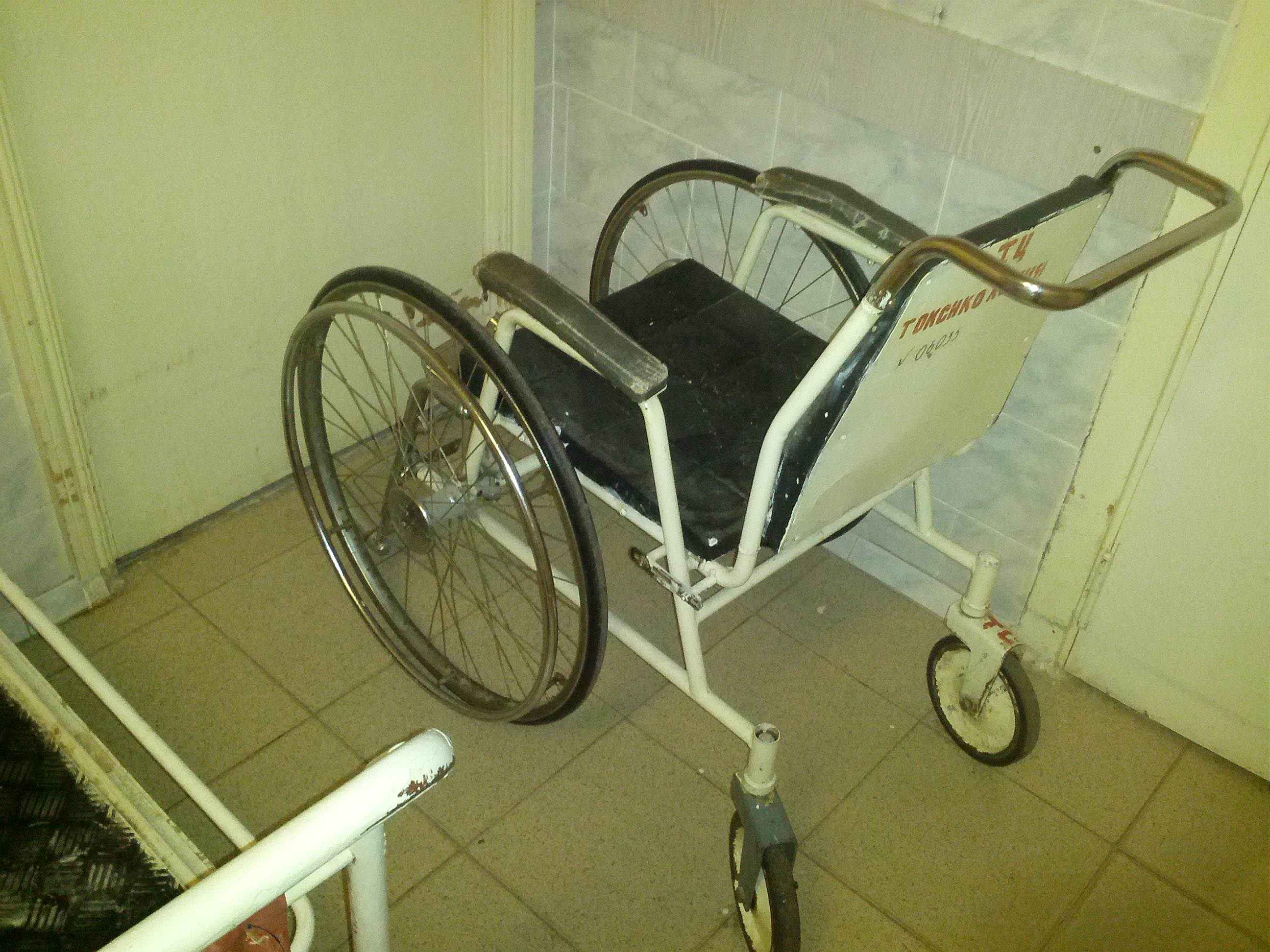 Инвалидов лишат групп. Отнял инвалидную коляску/ картинки.