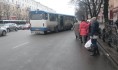Вот так высаживали автобусы пассажиров на остановке.