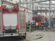 Десять пожарных машин работали на месте ЧП.