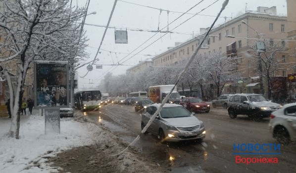 Провода рвались в центре Воронежа.