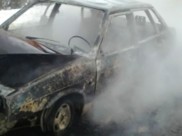 Огонь полностью уничтожил машину.