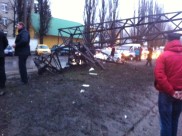 В Воронеже мусоровоз повалил опору ЛЭП.